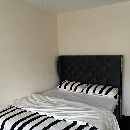 King Bedroom With A Private Bathroom In A Quiet Area Wythenshawe Extérieur photo