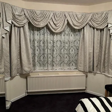 King Bedroom With A Private Bathroom In A Quiet Area Wythenshawe Extérieur photo