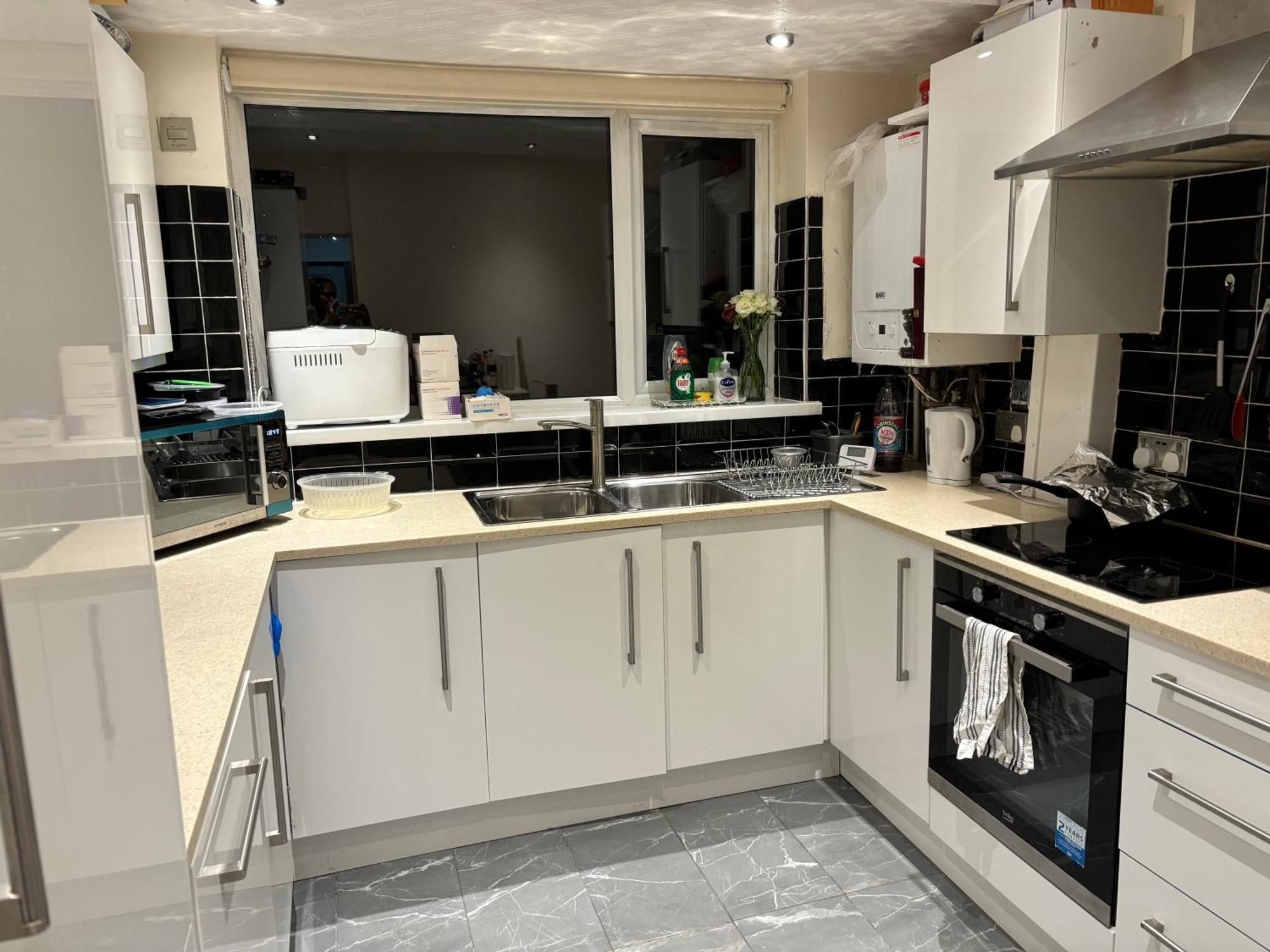 Homestay King Bedroom With A Private Bathroom In A Quiet Area Wythenshawe